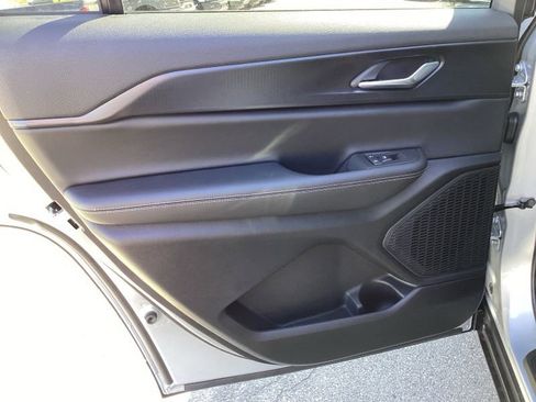 New 2025 Jeep Grand Cherokee L Altitude image 19