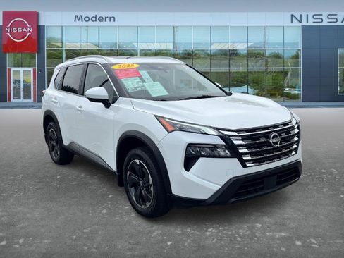 Certified 2025 Nissan Rogue SV w/ SV Premium Package FWD image 3