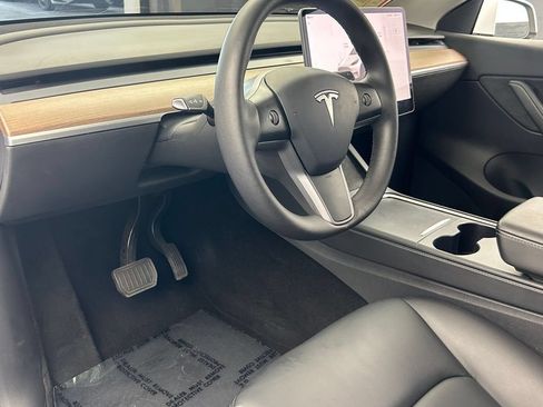 Used 2022 Tesla Model Y Long Range AWD/4WD image 16