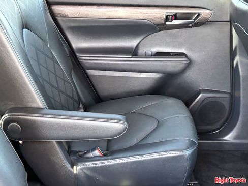 Certified 2025 Toyota Highlander Platinum AWD/4WD image 15