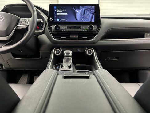 Used 2025 Toyota Grand Highlander AWD image 43