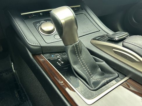 Used 2016 Lexus ES 350 w/ Luxury Package w/Wood Trim FWD image 17