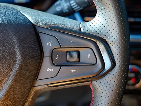 Certified 2025 Chevrolet Trax RS w/ Sunroof Package image 13