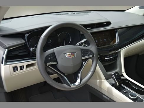 Used 2024 Cadillac XT6 Premium Luxury FWD image 13
