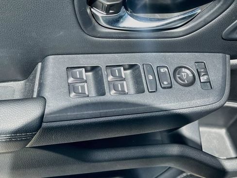 Used 2025 Honda Pilot EX-L image 12
