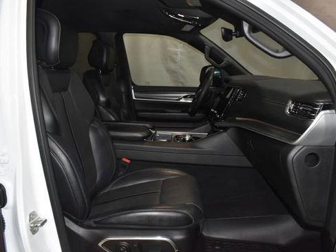 Certified 2024 Jeep Wagoneer Series II w/ Flexible Seating Group AWD/4WD image 31