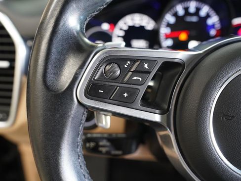 Used 2020 Porsche Cayenne image 13