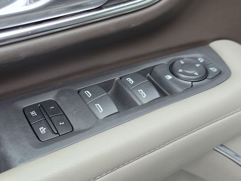 Used 2024 Chevrolet Suburban LT RWD image 21