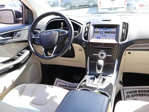 Used 2017 Ford Edge Titanium w/ Technology Package AWD/4WD image 12