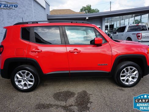 Used 2017 Jeep Renegade Latitude AWD/4WD image 6