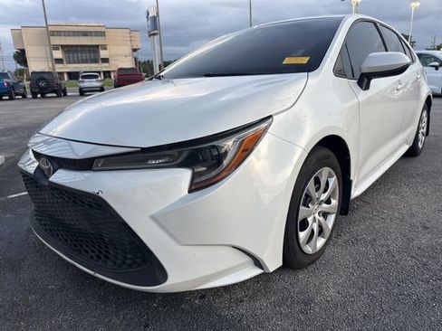 Used 2022 Toyota Corolla LE FWD image 2