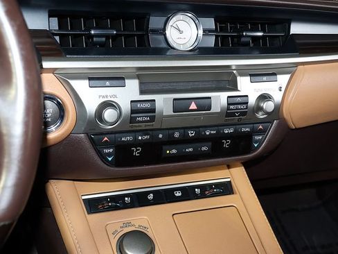 Used 2017 Lexus ES 350 w/ Luxury Package FWD image 19