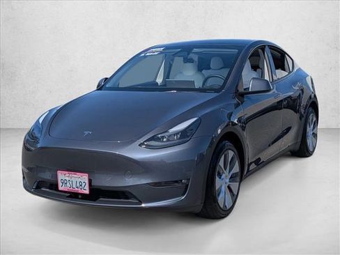 Used 2023 Tesla Model Y Long Range AWD/4WD image 1