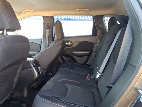 Used 2015 Jeep Cherokee Latitude image 11