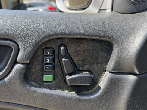 Used 2000 Mercedes-Benz CLK 430 Cabriolet image 29