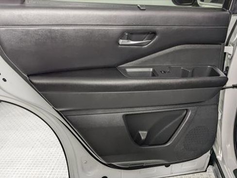 Used 2022 Nissan Pathfinder SL image 16