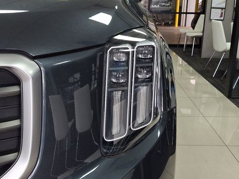 Certified 2023 Kia Telluride S w/ S Sunroof Package AWD/4WD image 8