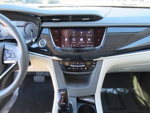 Used 2023 Cadillac XT6 Premium Luxury image 19