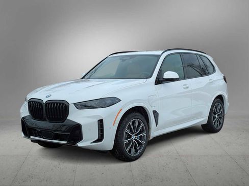 New 2026 BMW X5 xDrive50e image 4