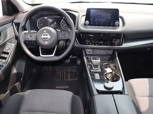 Certified 2022 Nissan Rogue SV image 18