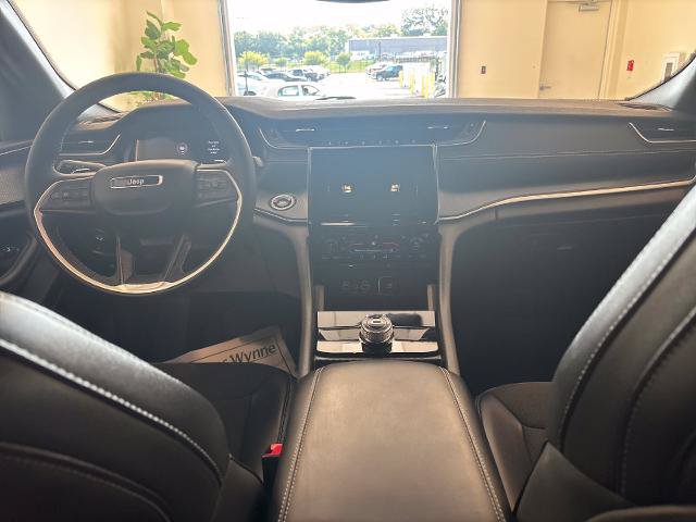 Used 2024 Jeep Grand Cherokee Altitude AWD/4WD image 9