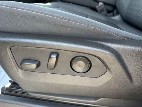 Used 2024 Chevrolet Silverado 1500 LT image 19