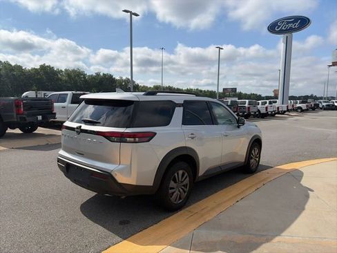 Used 2025 Nissan Pathfinder SV FWD image 5