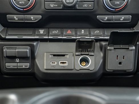 Used 2021 Chevrolet Silverado 2500 LTZ image 38