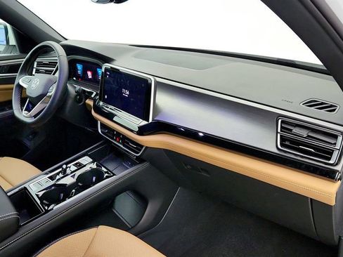 Used 2024 Volkswagen Atlas Cross Sport SE w/ Panoramic Sunroof Package image 25