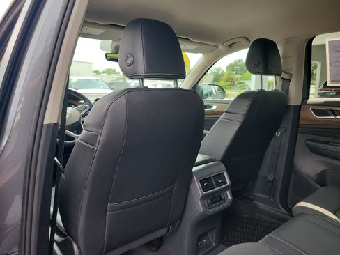 Used 2024 Volkswagen Atlas SE FWD image 11