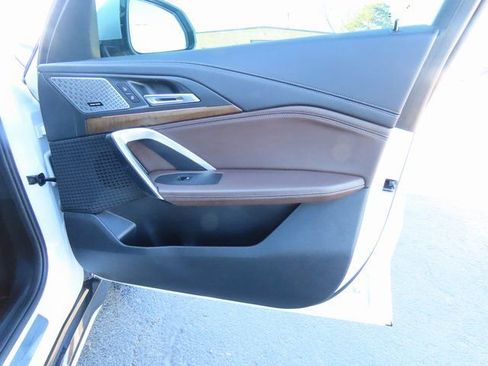 Used 2023 BMW X1 xDrive28i image 9