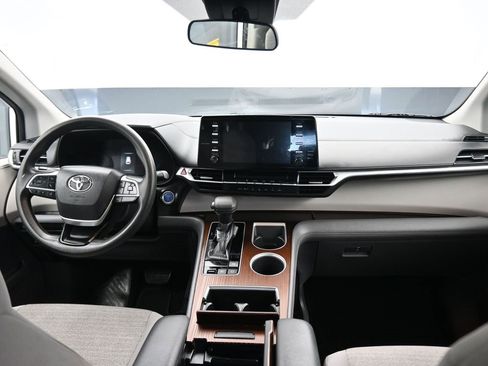 Used 2021 Toyota Sienna LE image 46