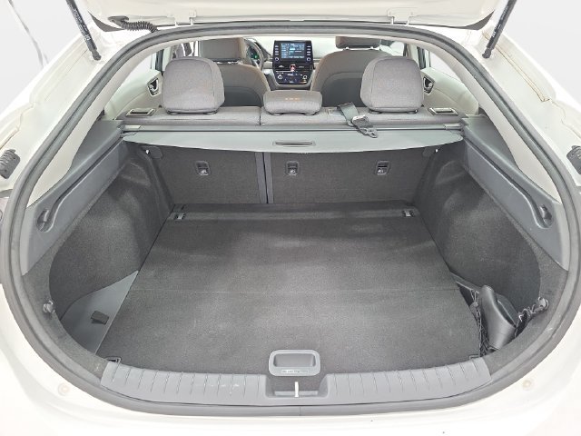 Used 2020 Hyundai Ioniq SE FWD image 34