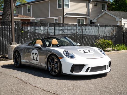 Used 2019 Porsche 911 Speedster RWD image 3