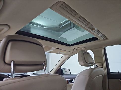 Used 2013 Mercedes-Benz C 250 Sedan image 22