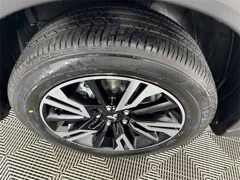 New 2025 Mitsubishi Eclipse Cross SE image 3