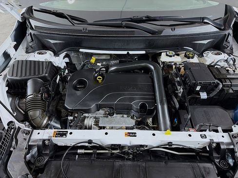 Used 2023 GMC Terrain SLE w/ Driver Convenience Package image 14