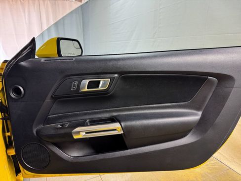 Used 2018 Ford Mustang GT RWD image 14