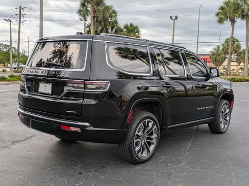 Used 2022 Jeep Grand Wagoneer Series III AWD/4WD image 6