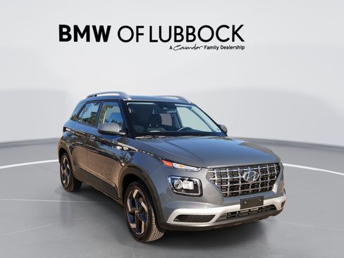 Used 2025 Hyundai Venue SEL FWD image 1
