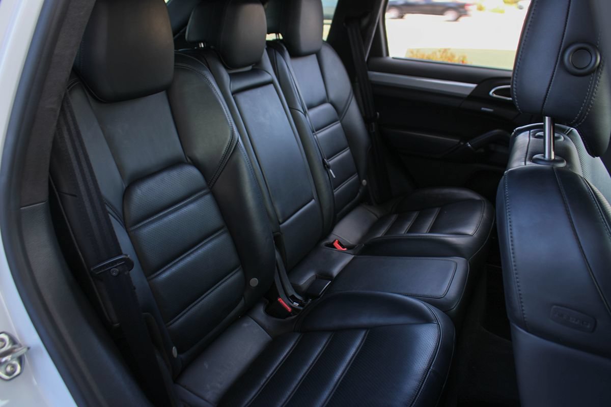 Used 2015 Porsche Cayenne Turbo AWD/4WD image 23