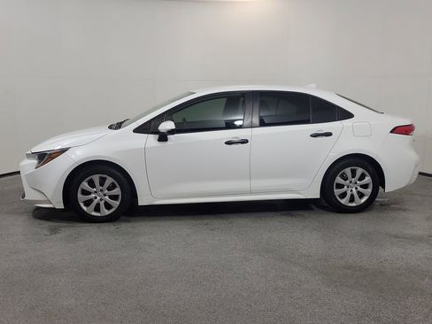 Used 2021 Toyota Corolla LE image 4