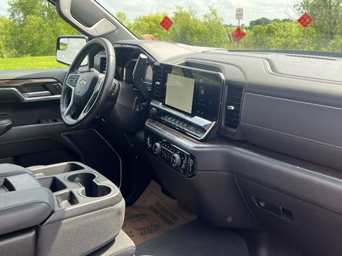 Used 2024 Chevrolet Silverado 1500 LT AWD/4WD image 25