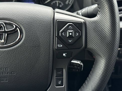 Used 2022 Toyota Tacoma TRD Off-Road image 7