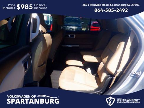 Used 2024 Ford Explorer XLT image 8