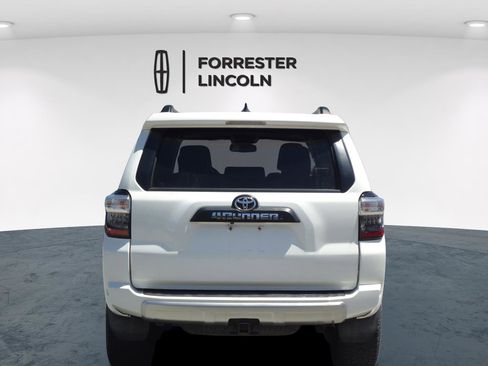 Used 2018 Toyota 4Runner TRD Off-Road Premium AWD/4WD image 4