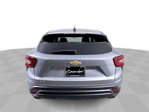 Used 2025 Chevrolet Trax LS w/ Driver Confidence Package image 7