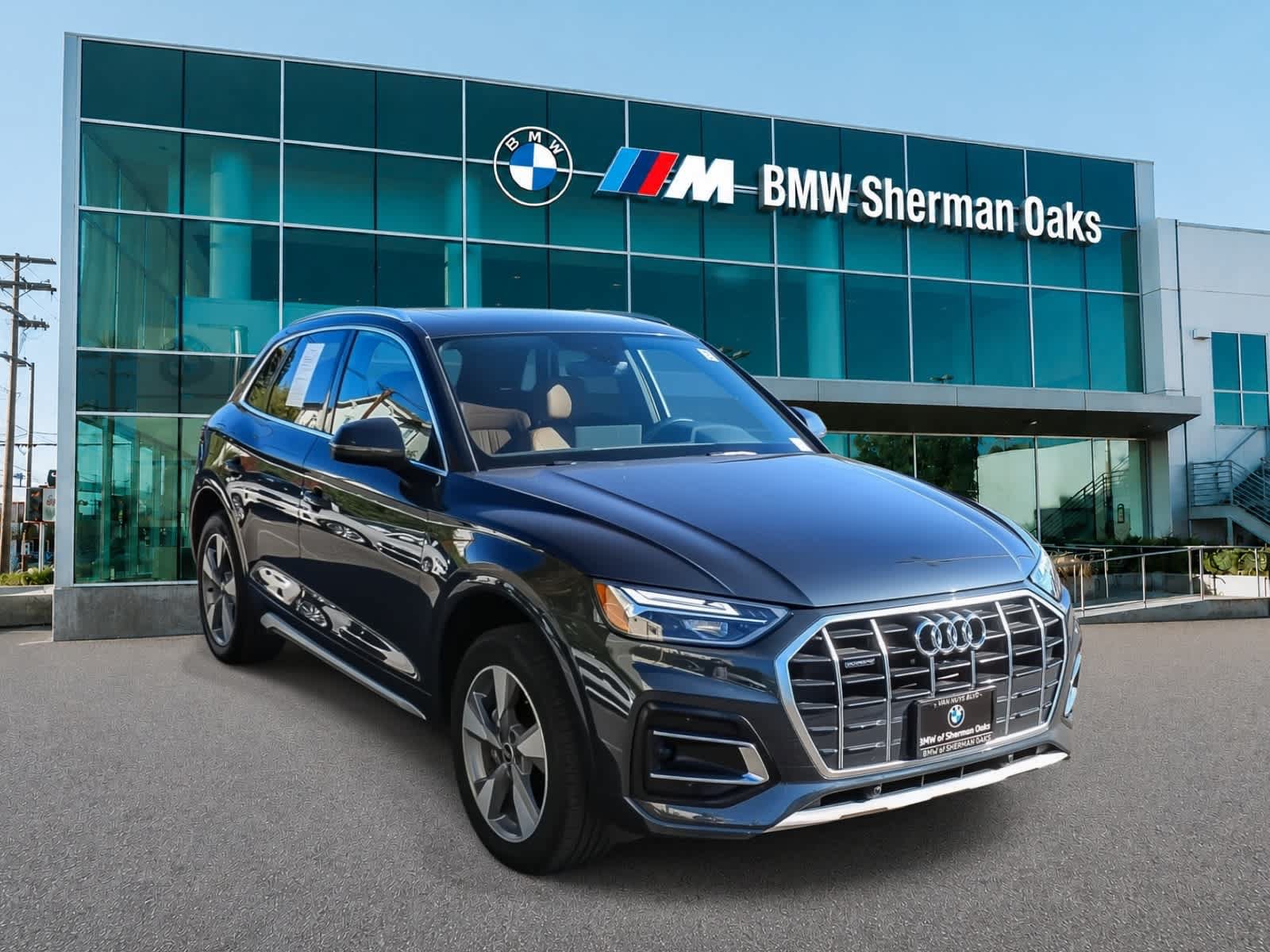 Used 2023 Audi Q5 2.0T Premium w/ Convenience Package AWD/4WD image 3