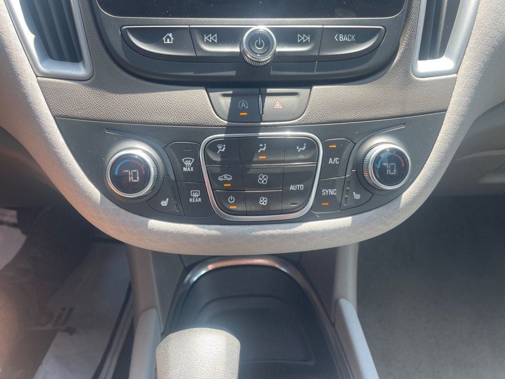 Used 2025 Chevrolet Malibu LT FWD image 18