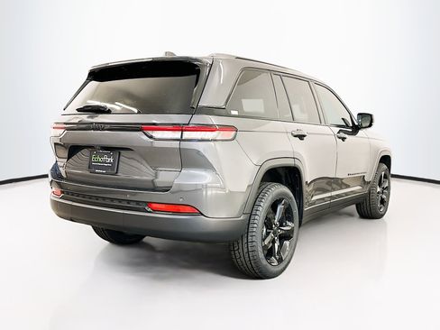 Used 2024 Jeep Grand Cherokee Altitude image 9